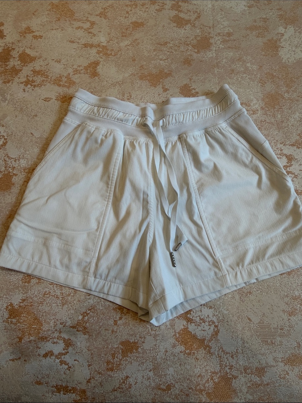 LULU LEMON White Shorts Size 0 - Picture 1 of 4